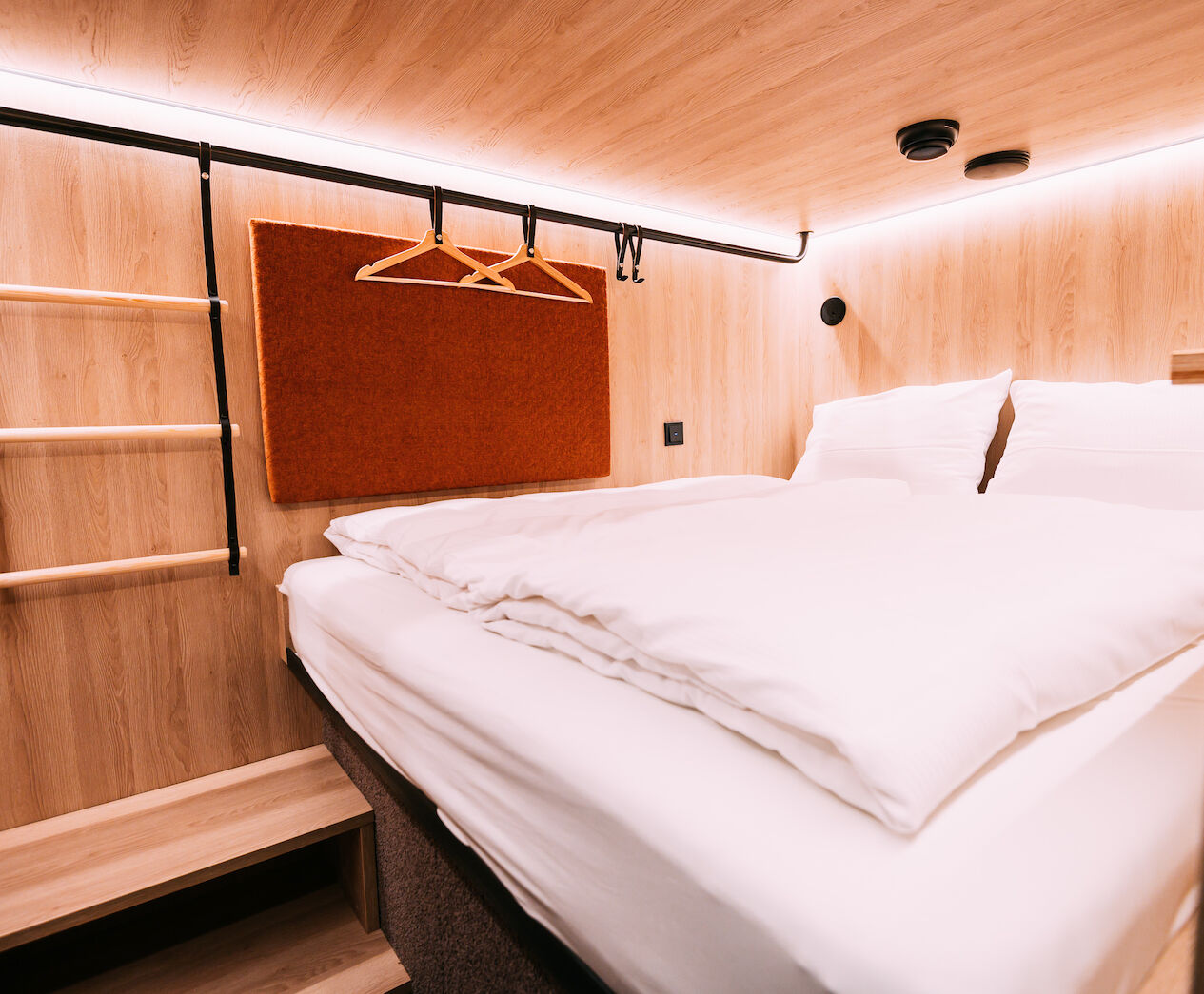 double bed in cabin in hostel hamburg - hotel hamburg cheap - booking hotel in hamburg - CAB20